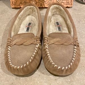 MinneTonka Leather Slippers